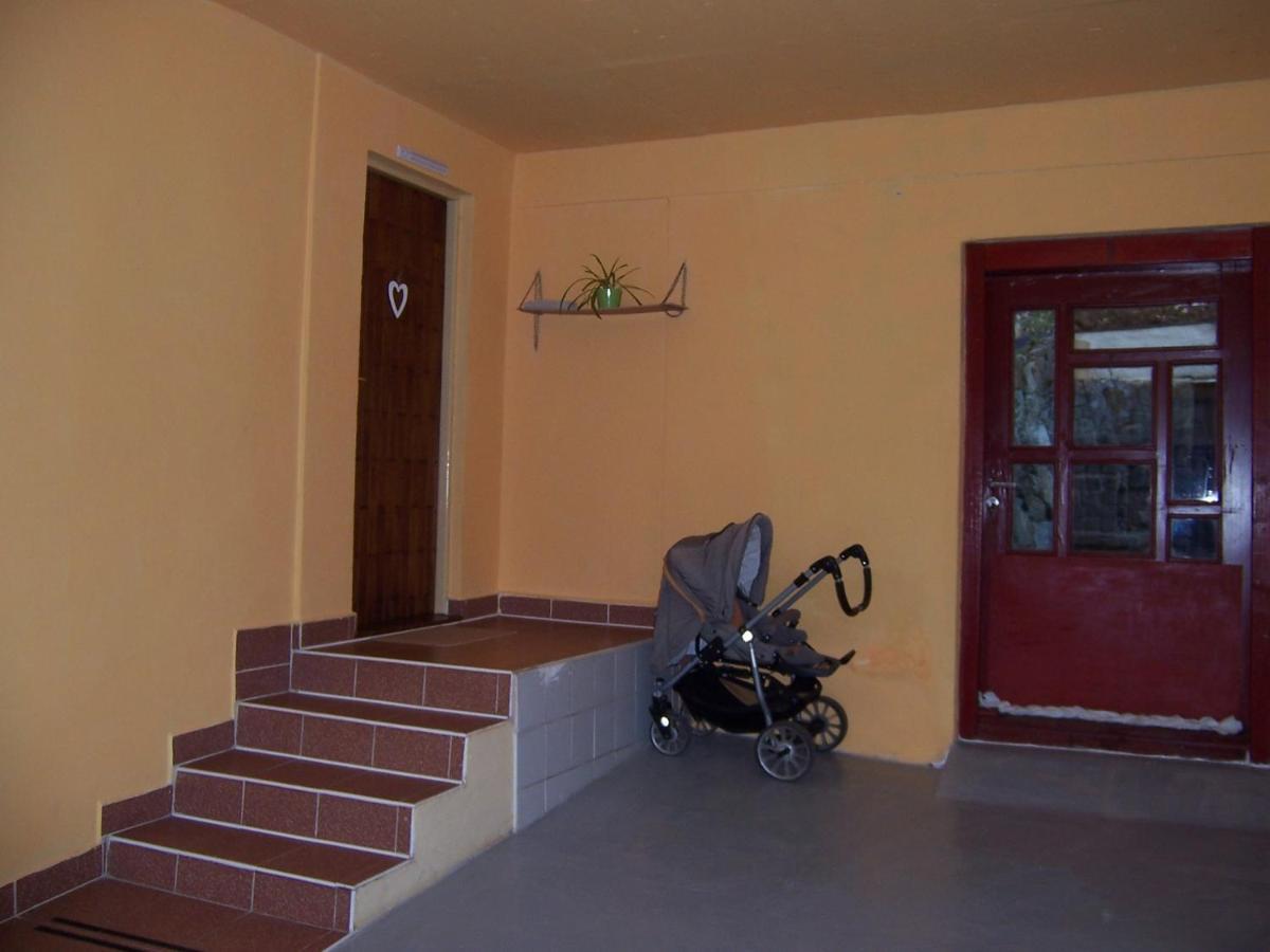 Salas-Dum Pro Spolecnou Dovolenou Az 11 Osob Exterior foto